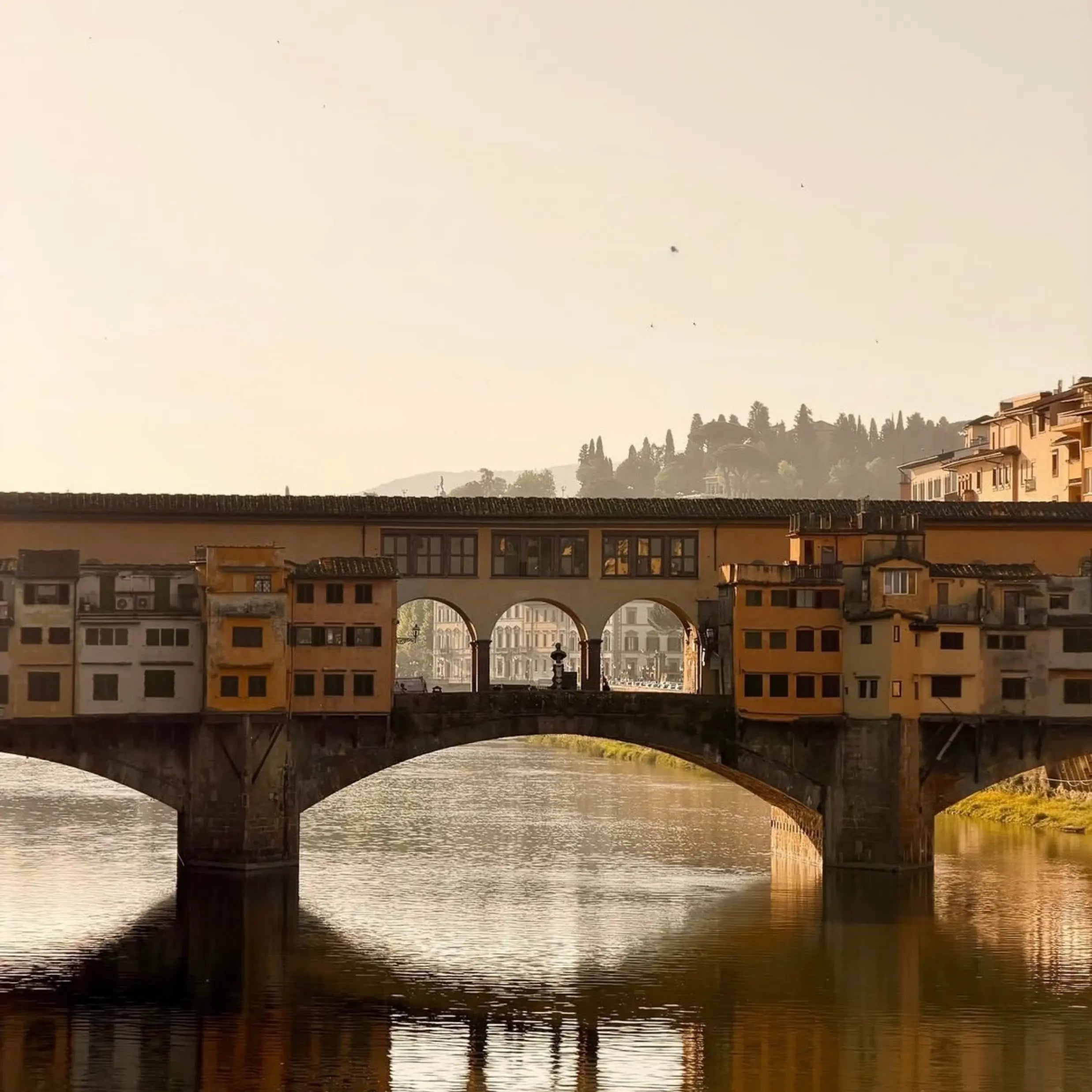 Ponte Vecchio picture with a focus on the three archs part of the bridge