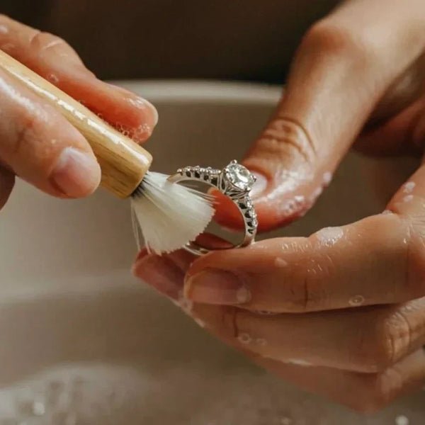 Process of cleaning a jewelry