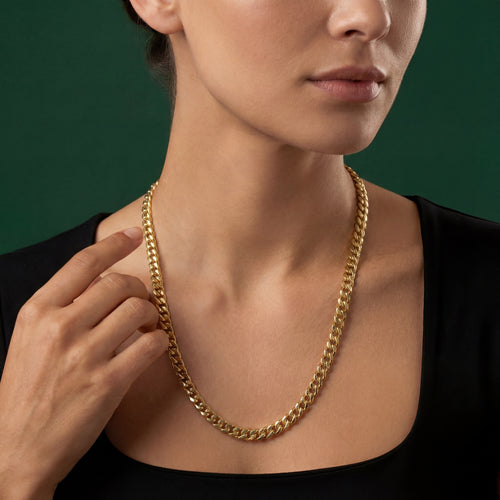 Man wearing heavy 18k solid gold Cuban curb link chain necklace