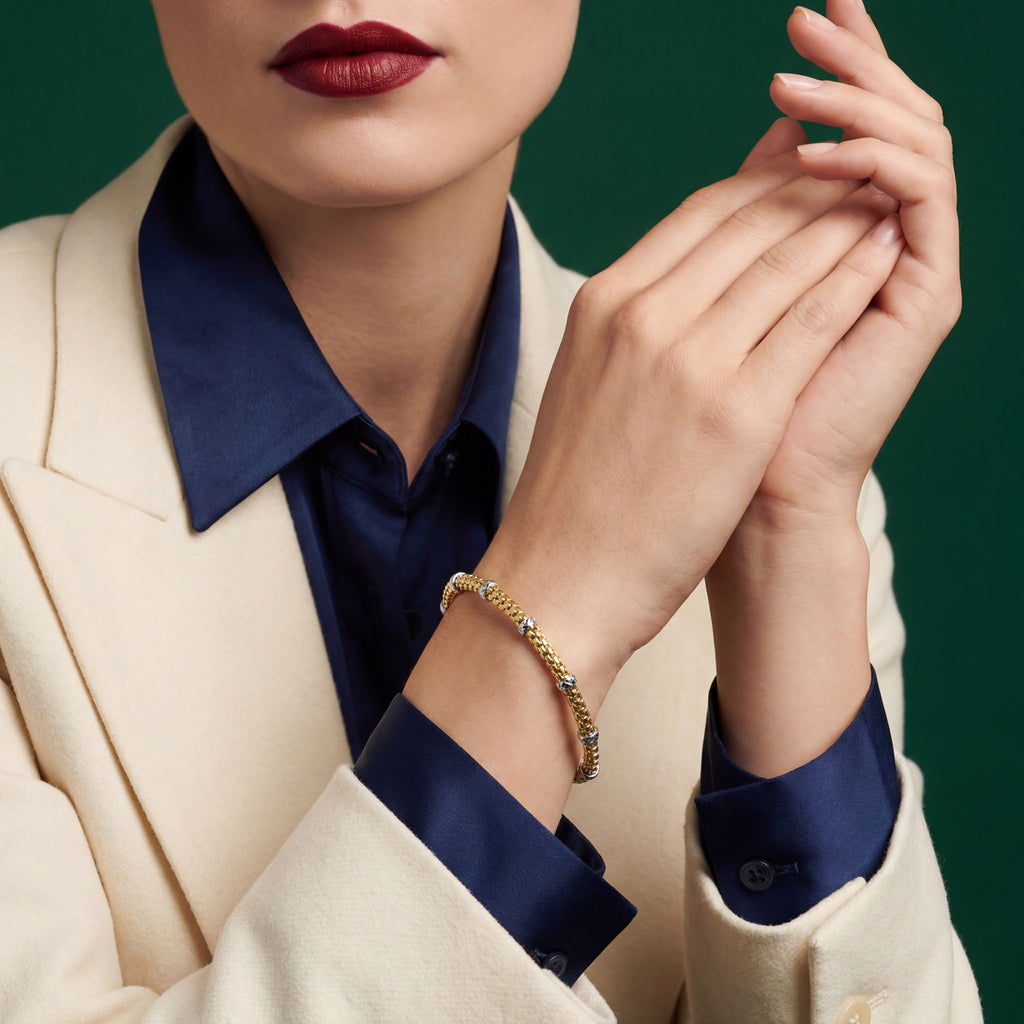 Model_wearing_popcorn_bracelet