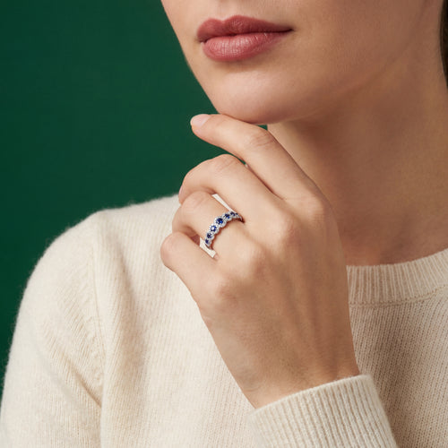 Model_wearing_sapphire_ring