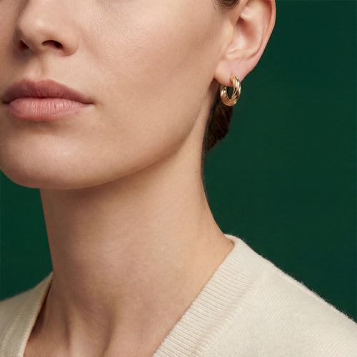 Model_wearing_twisted_earrings