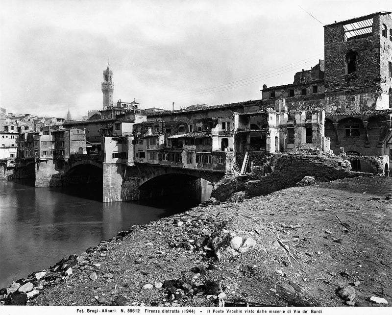 Ponte vecchio 1944 visto dalle macerie di Via de' Bardi